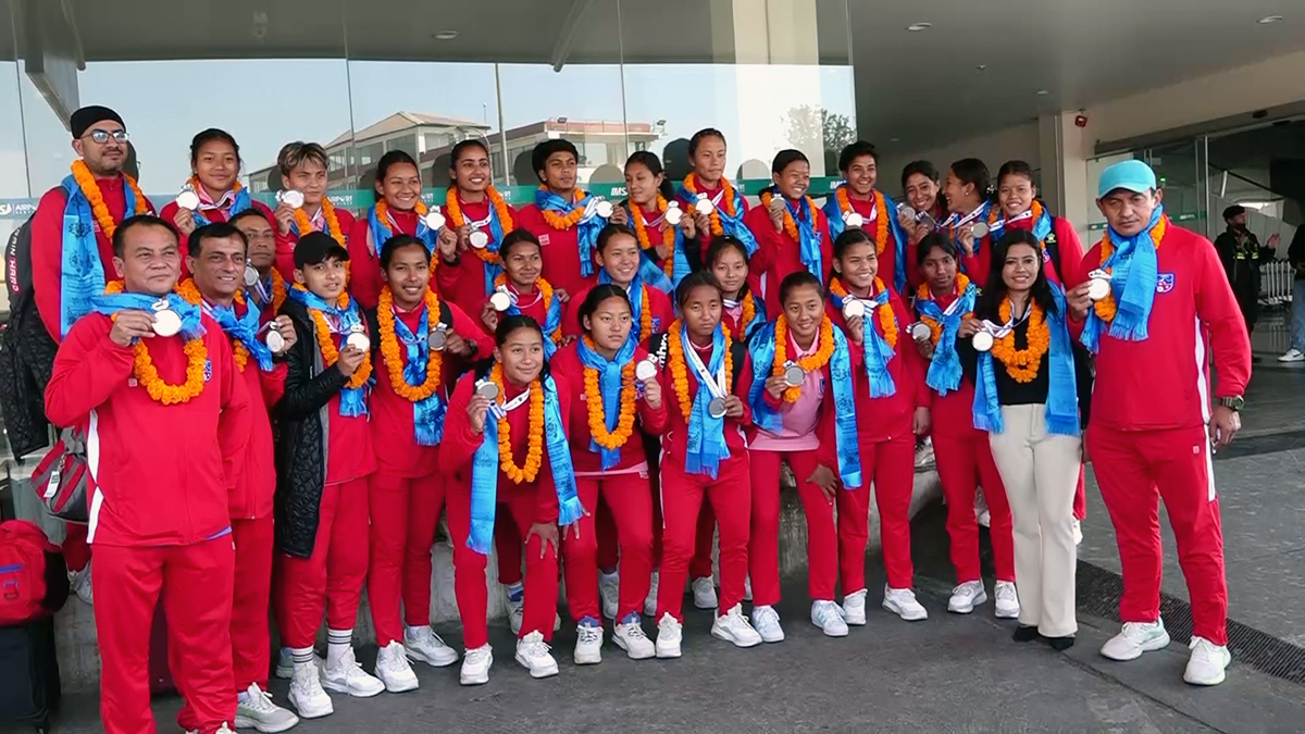 बंगलादेशबाट महिला फुटबल टाेली स्वदेश फिर्ता